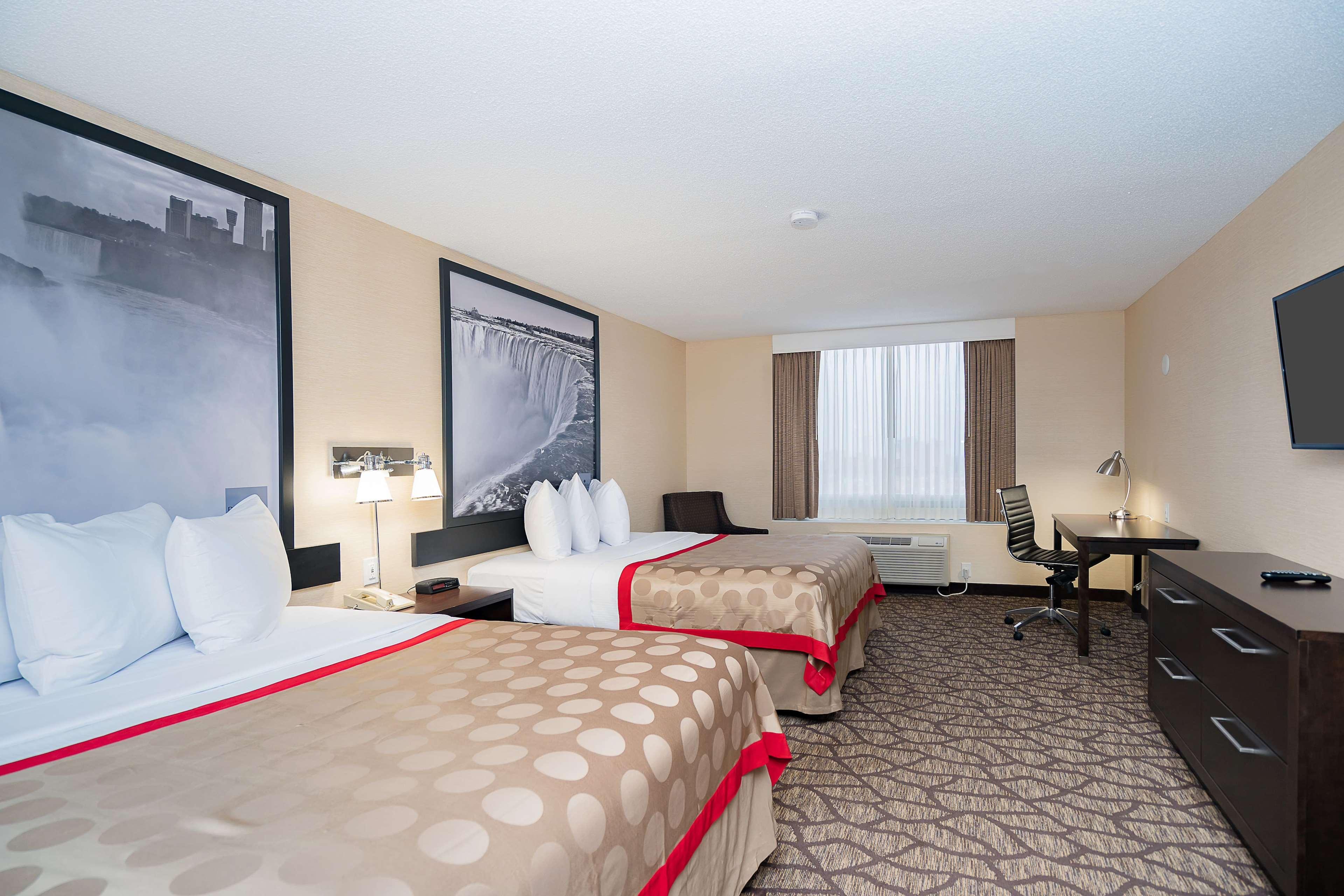 Ramada By Wyndham Niagara Falls Near The Falls Exterior foto