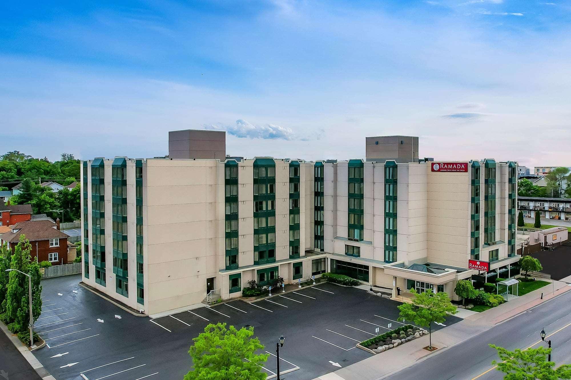 Ramada By Wyndham Niagara Falls Near The Falls Exterior foto