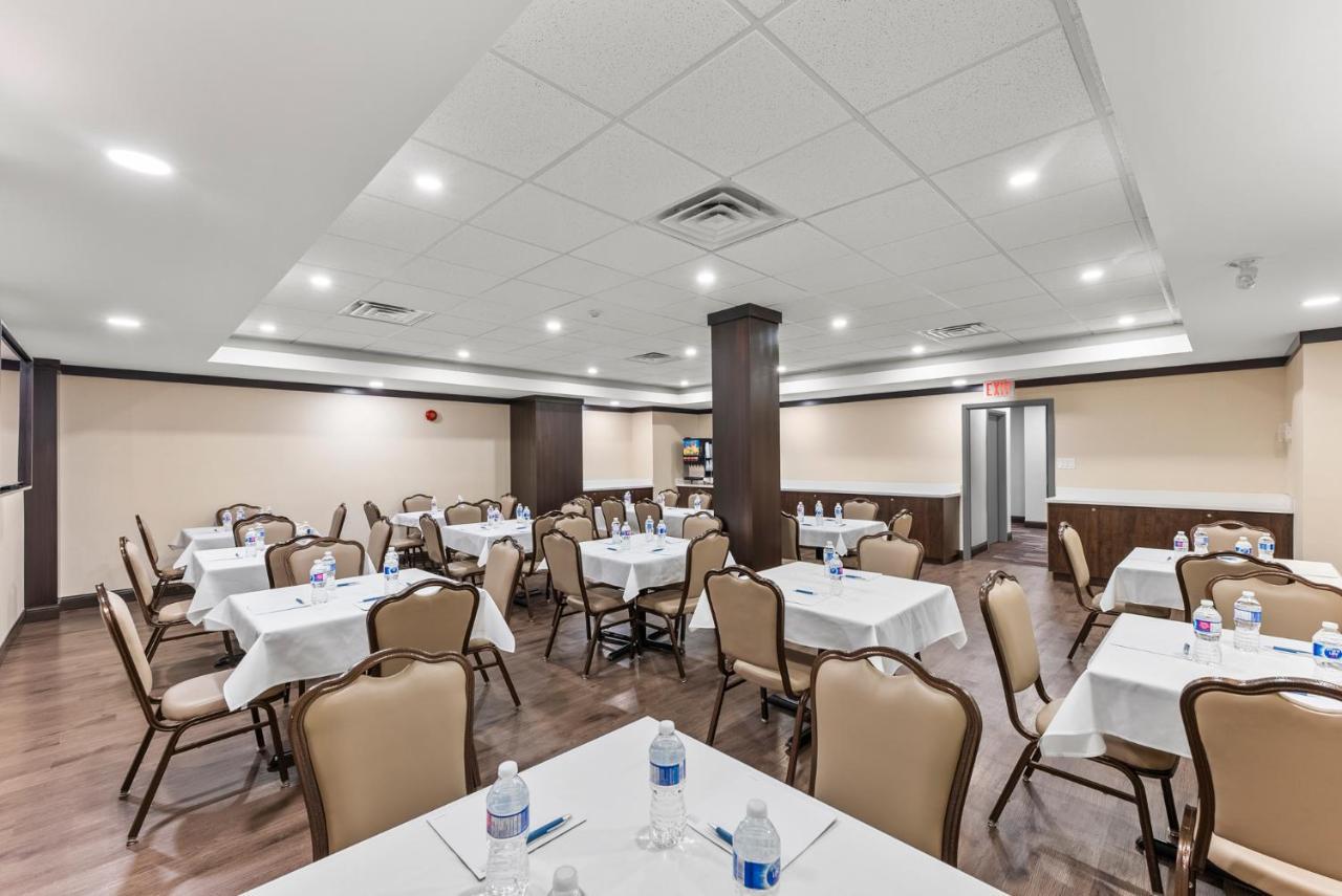Ramada By Wyndham Niagara Falls Near The Falls Exterior foto