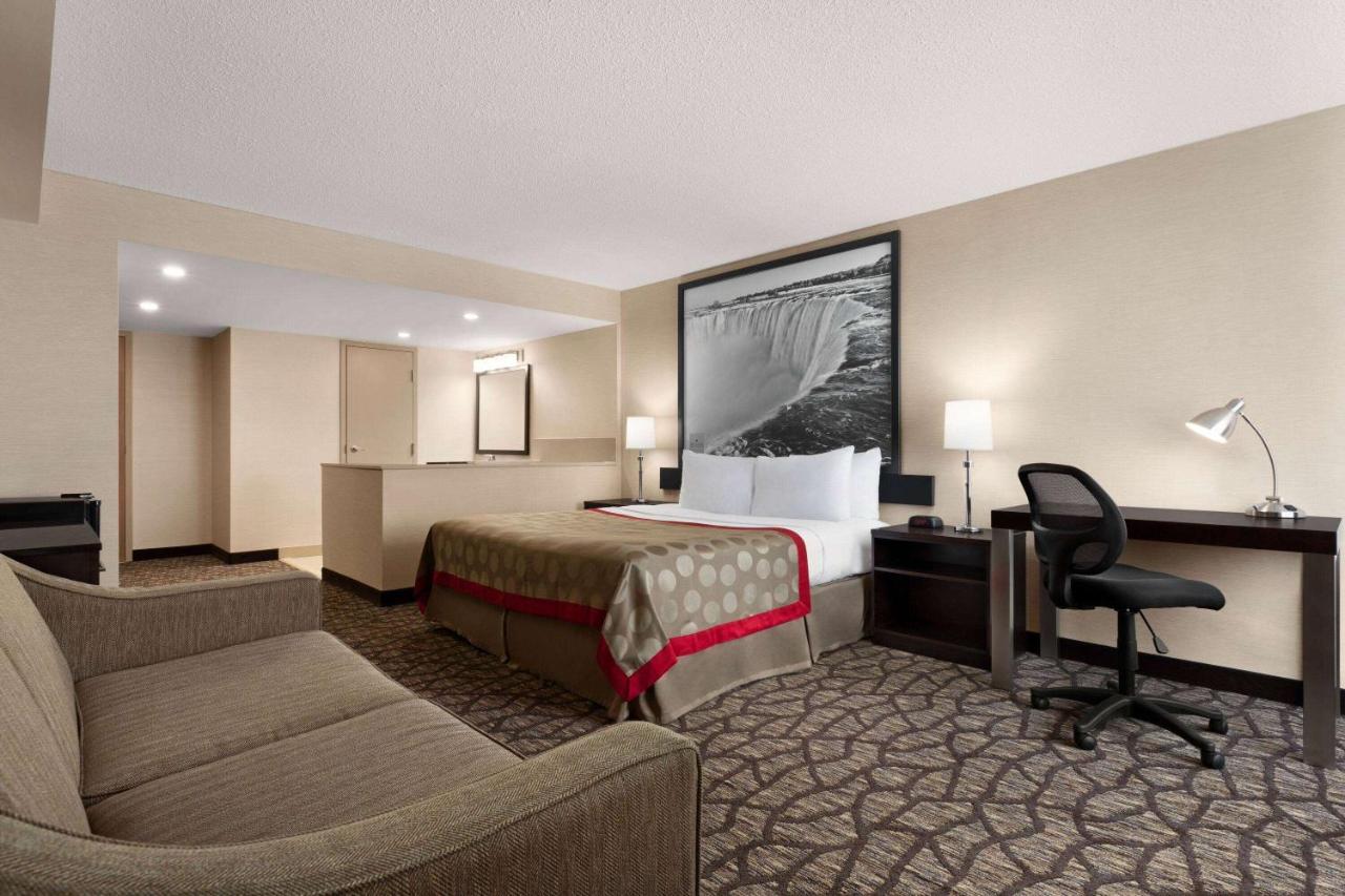 Ramada By Wyndham Niagara Falls Near The Falls Exterior foto